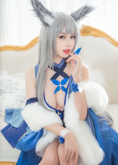 丝袜老师踩我的喷水